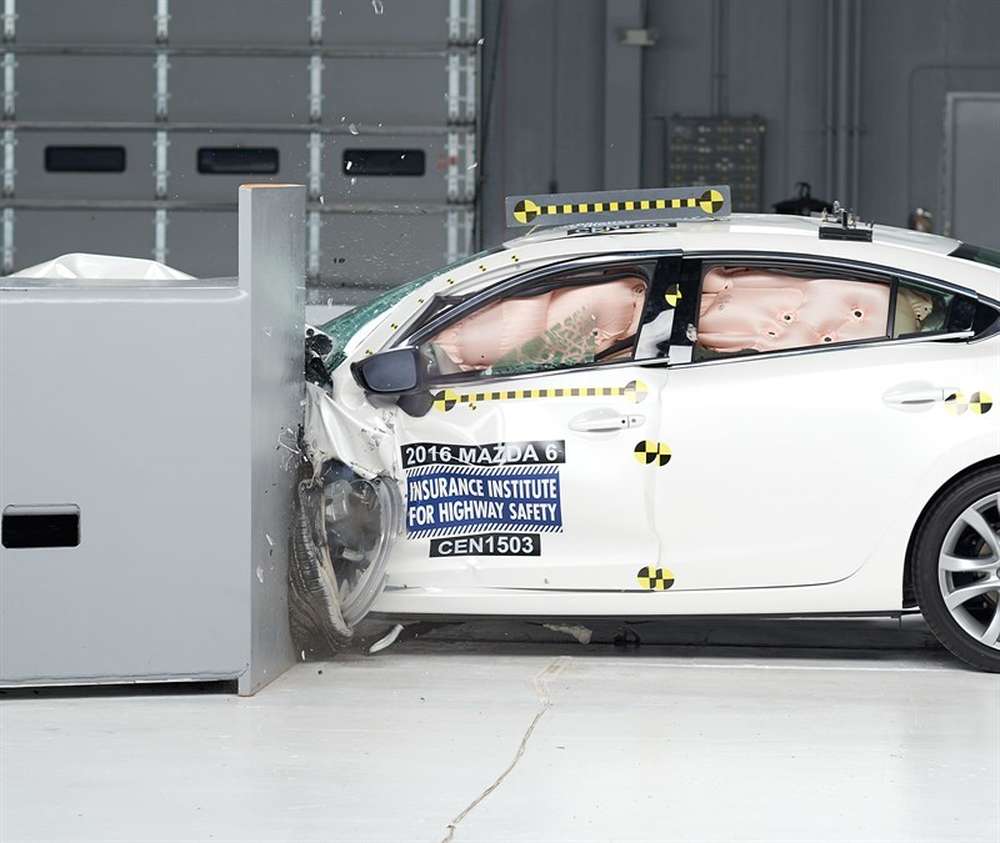 Mazda6: обновленная и прошедшая испытания IIHS