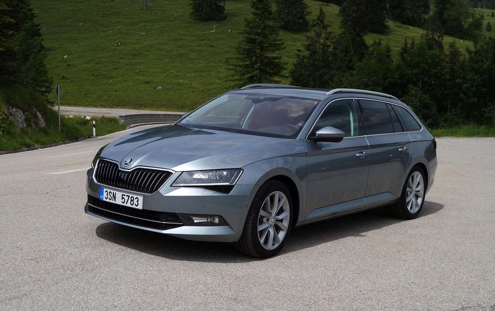 Skoda Superb Combi показалась в сети