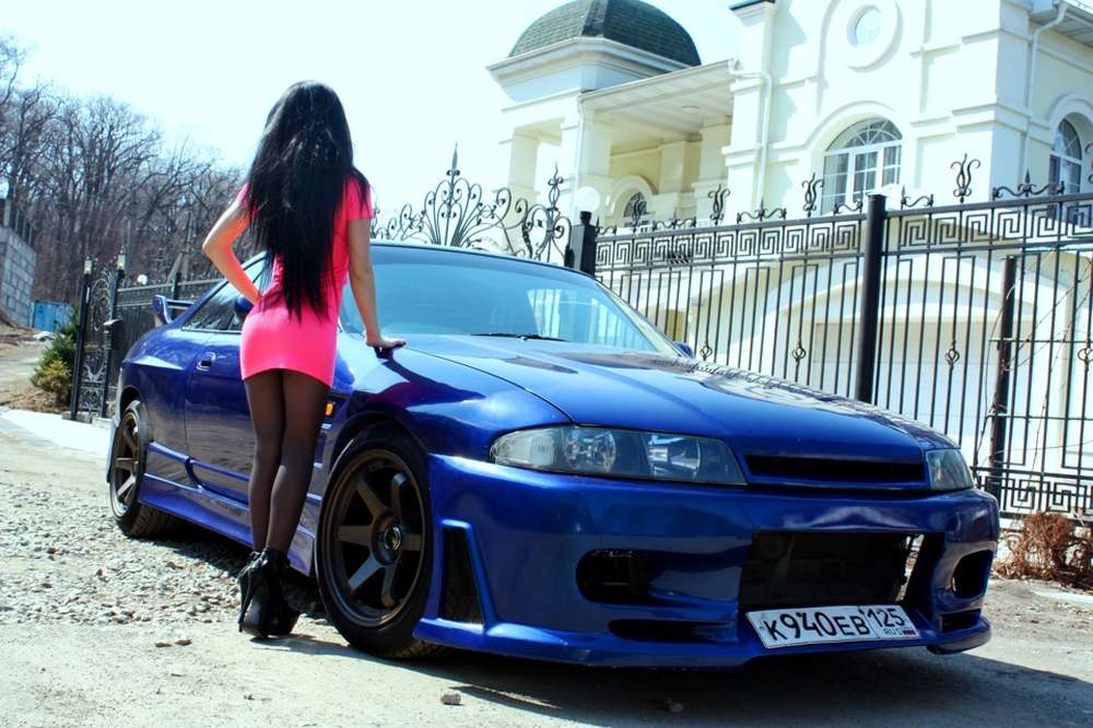 R34 girl. Nissan Skyline GTR r34 и телки. Nissan Skyline r32 и девушки. Ниссан Скайлайн GTR 34 С девушками. Ниссан Скайлайн р33 с девушками.