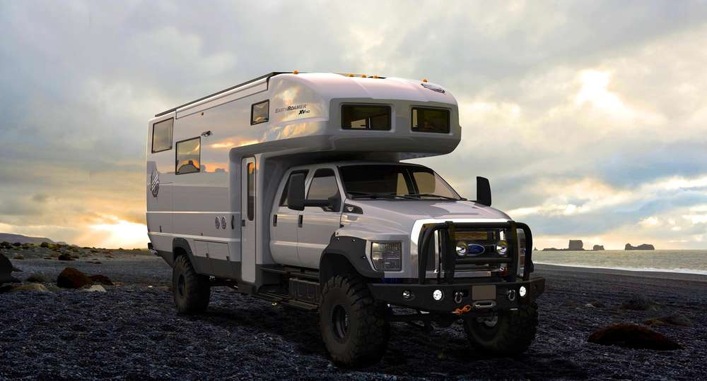 Пикап Ford F-650 превратился в дом на колесах