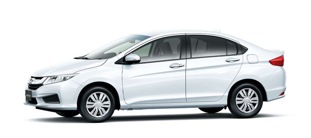 Седан Honda Grace получил бензиновый двигатель