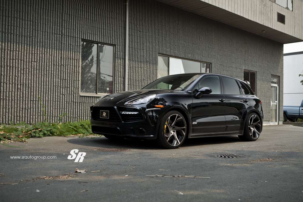 Porsche Cayenne – из красного в черное