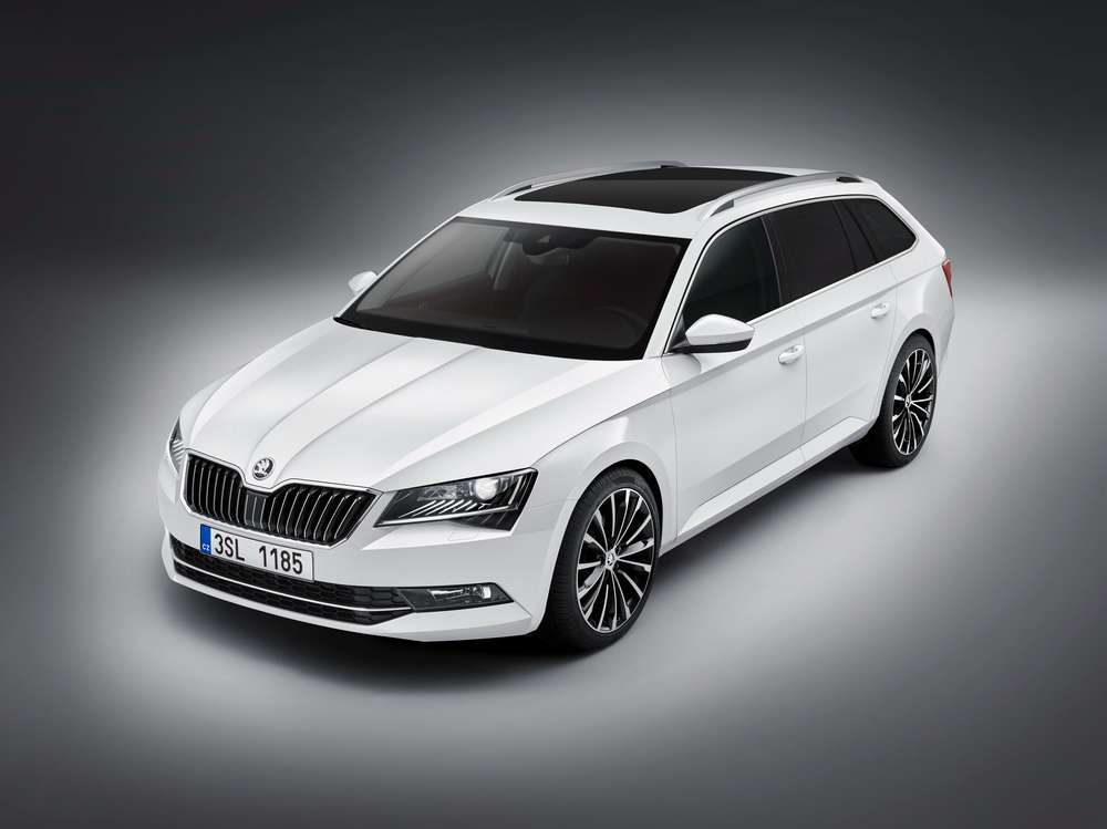 Опубликованы официальные фотографии нового универсала Skoda Superb