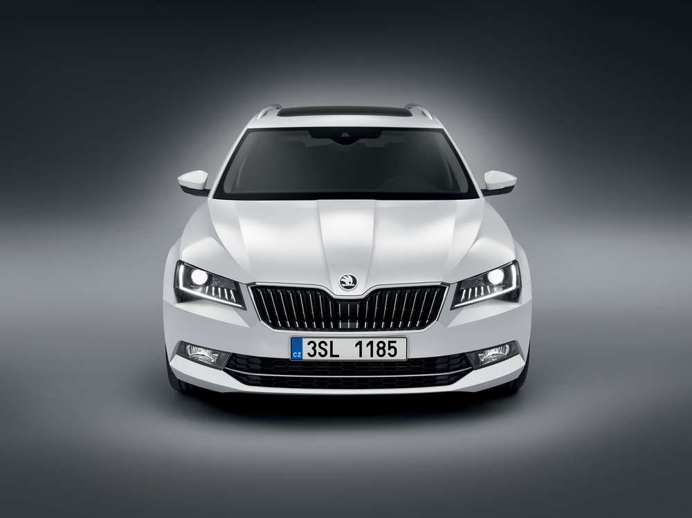 снимки универсала Skoda Superb