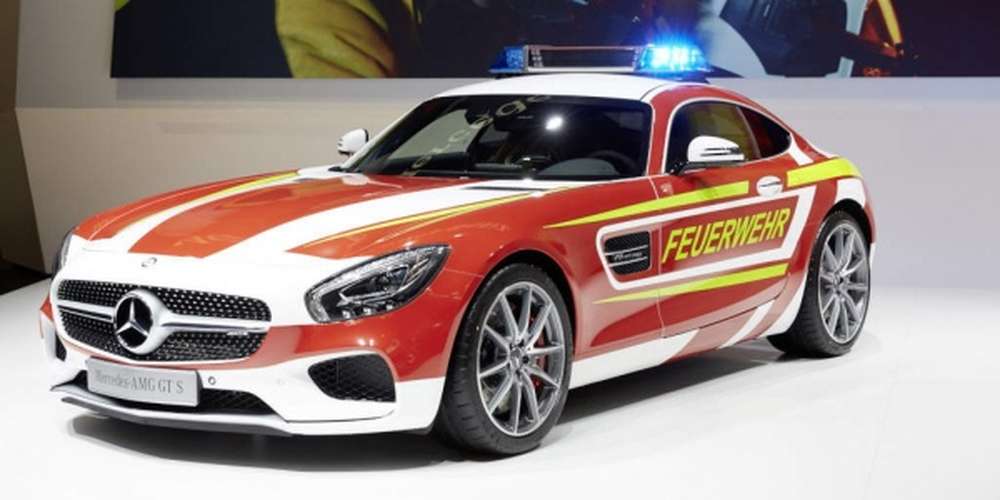 Пожарная машина Mercedes-Benz ускоряется до 310 километров в час