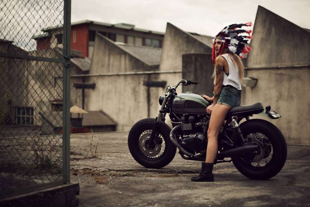 девушка мотоцикл гараж без смс