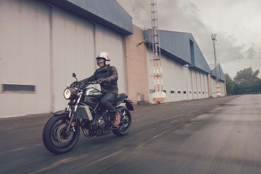 Yamaha XSR700 2016 – новинка в ретро-стиле