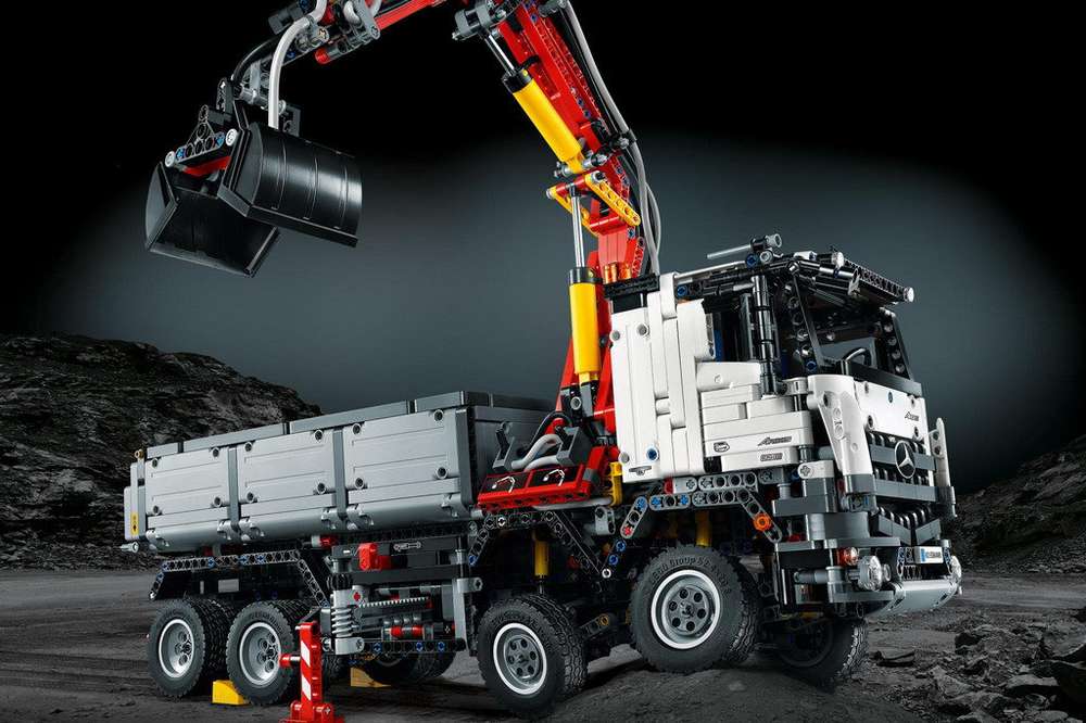 Lego и Mercedes-Benz готовят к выпуску уникальный конструктор