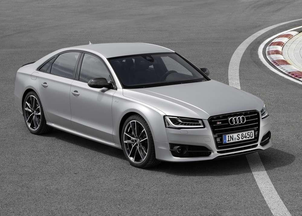 Компания Audi представила сверхскоростную версию седана S8