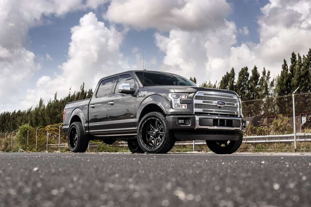 Пикап Ford F150 Platinum 2015 на 22-дюймовых «катках»