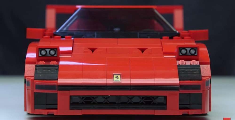 Компания Lego подготовила игрушечную модель спорткара Ferrari F40