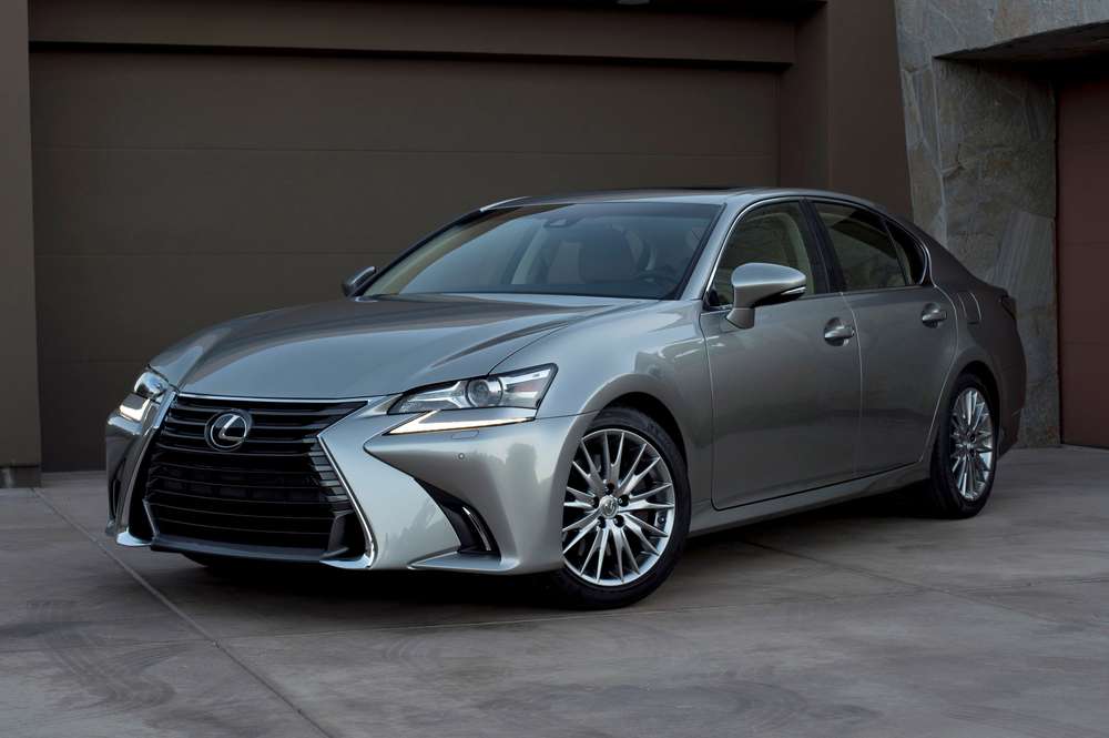 Lexus GS обновили и подарили турбомотор