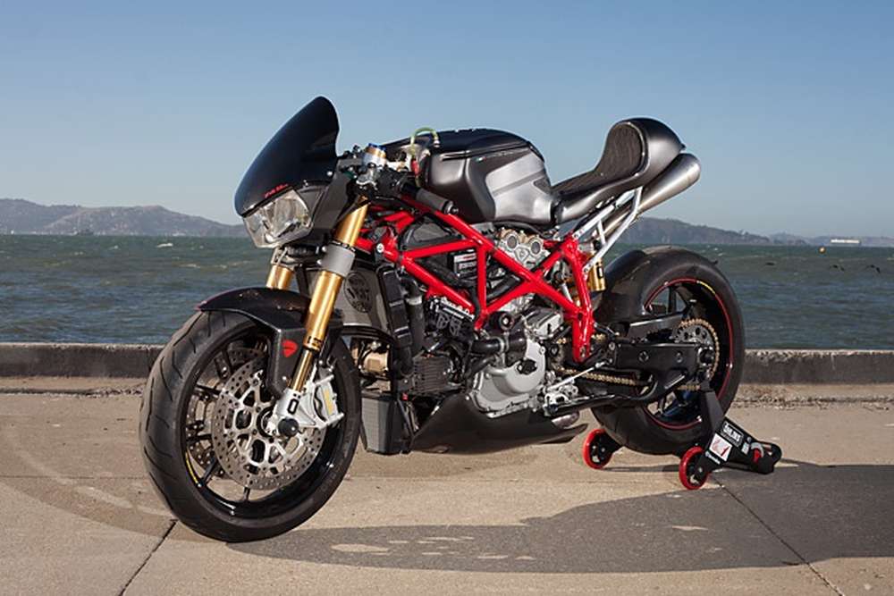 Стритфайтер Ducati 749R