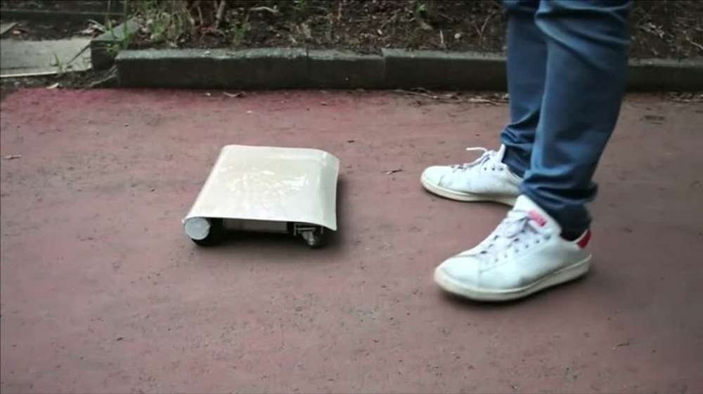 Японцы изобрели миниатюрный персональный транспортер Walkcar