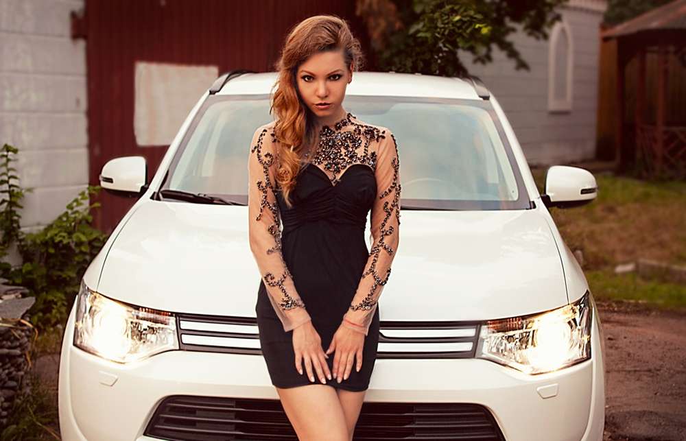 Хрупкая красотка выбирает Mitsubishi