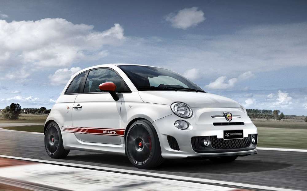 Abarth 595 Yamaha Factory Racing Edition представили на автосалоне во Франкфурте