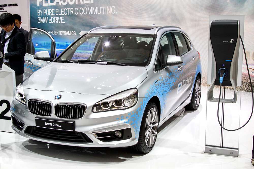 BMW привезла во Франкфурт новый гибрид