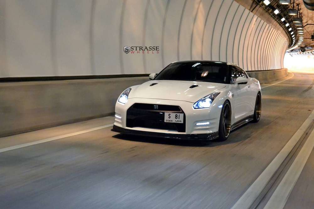 Nissan GT-R и мощность недопустимых пределов