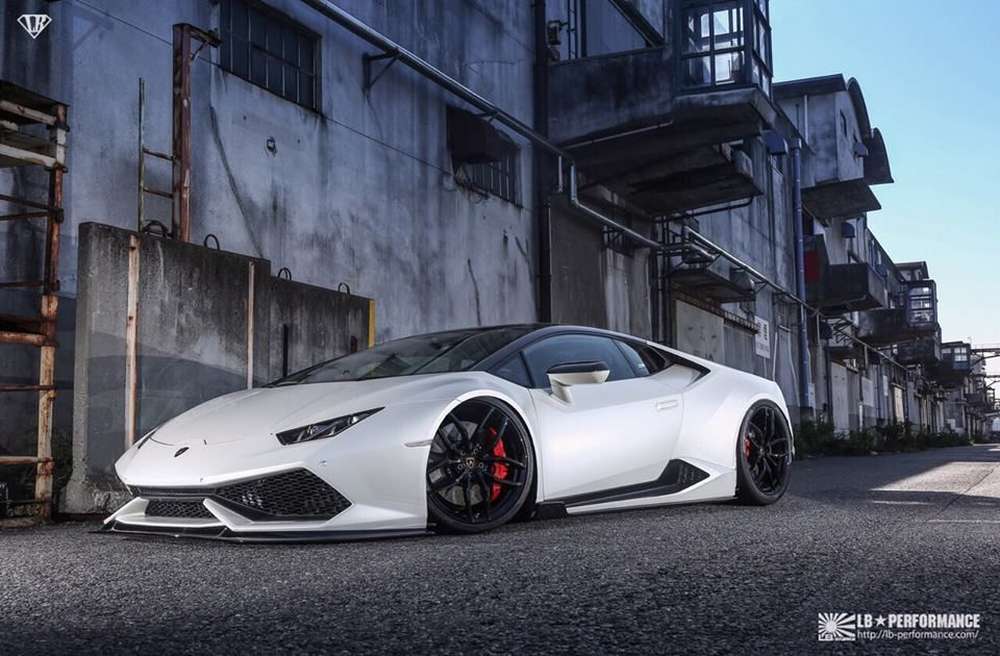 Суперкар Liberty Walk Lamborghini Huracan крут и без расширенного боди-кита