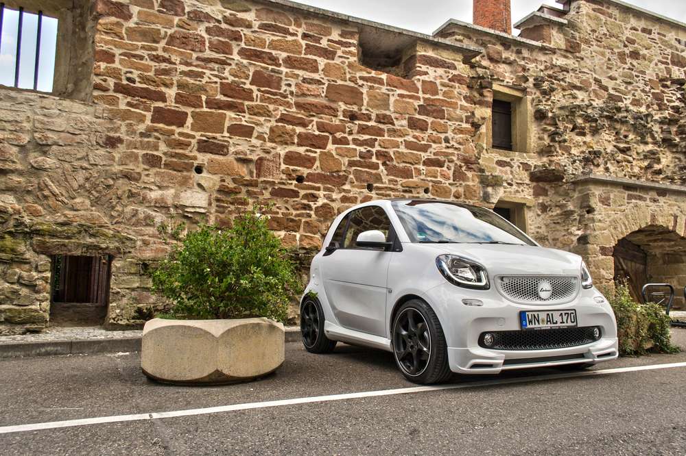 Smart ForTwo примерил спортивный наряд от Lorinser
