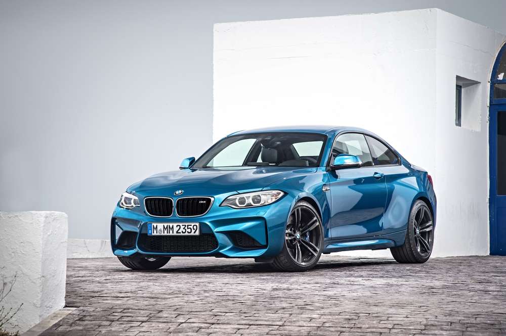Компания BMW рассекретила спортивное купе M2 нового поколения