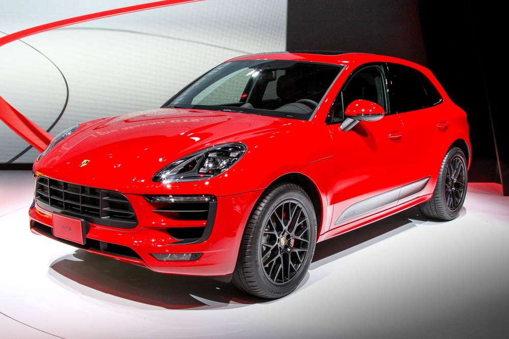 Porsche Macan Turbo красный