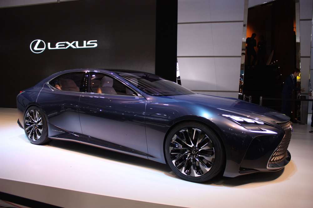 Новый флагман Lexus превратили в купе