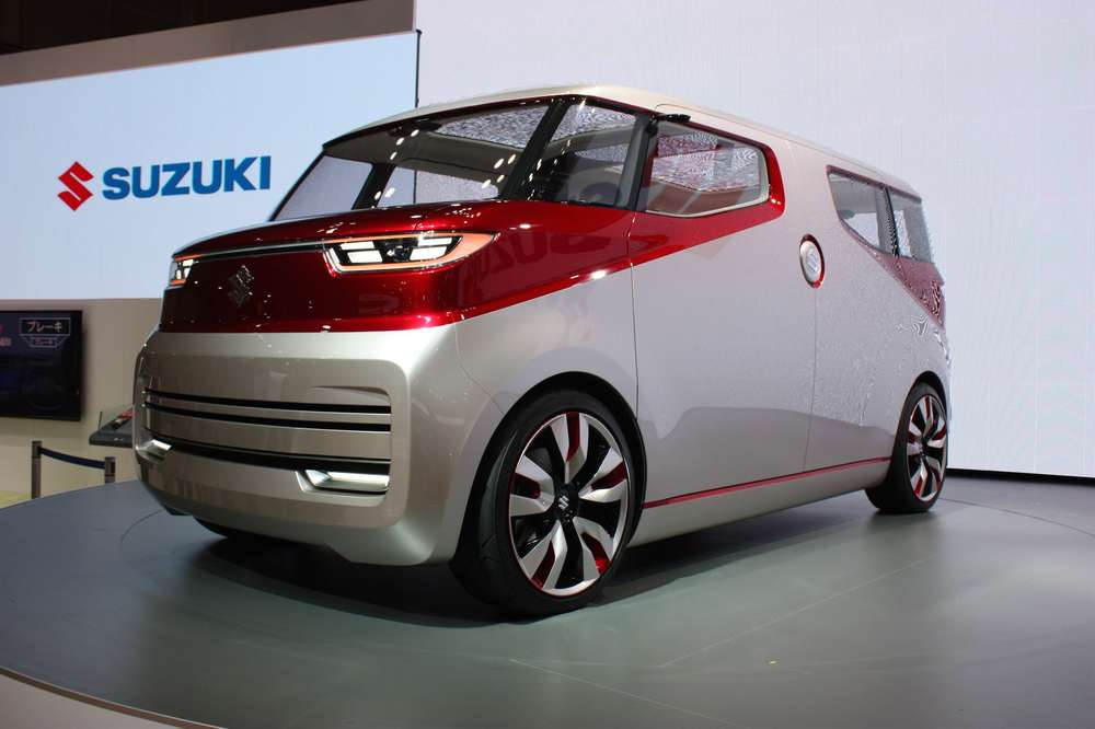 Suzuki превратила автомобиль в софу на колесах