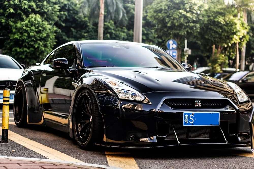 Тюнеры Liberty Walk превратили Nissan GT-R в «Тёмного лорда»