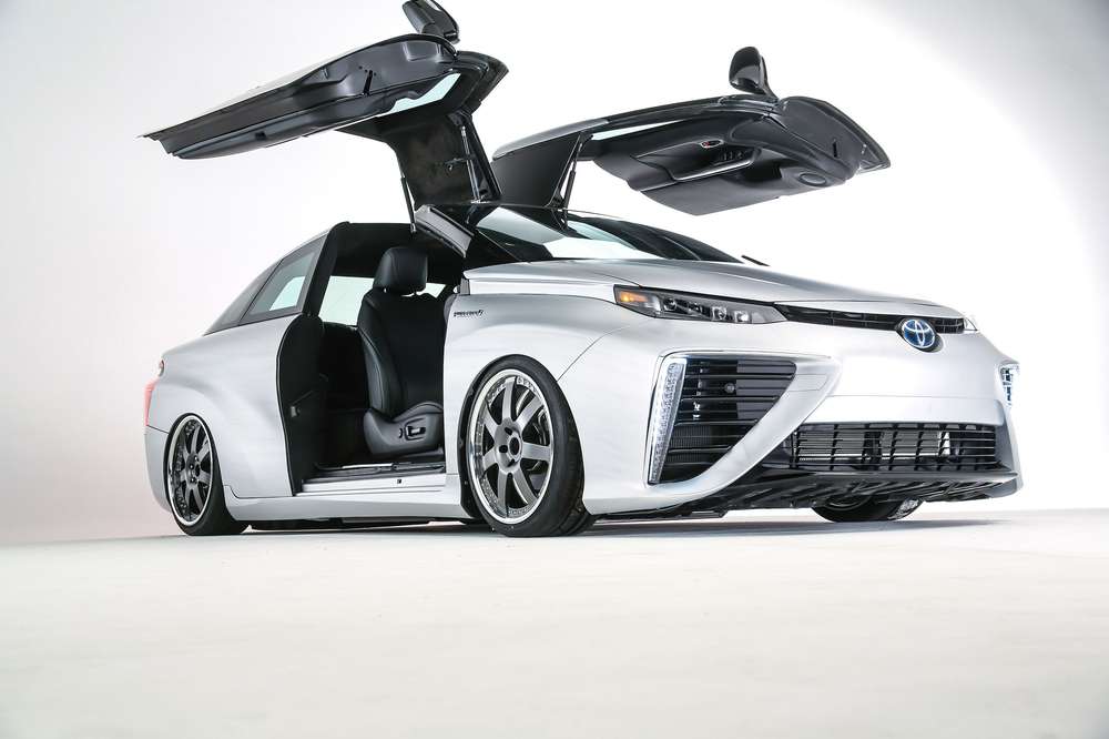 Toyota Mirai превратилась в машину времени