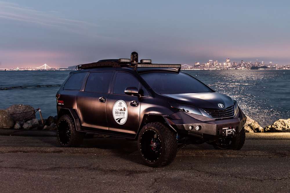 Toyota скрестила минивэн с пикапом для экспедиции