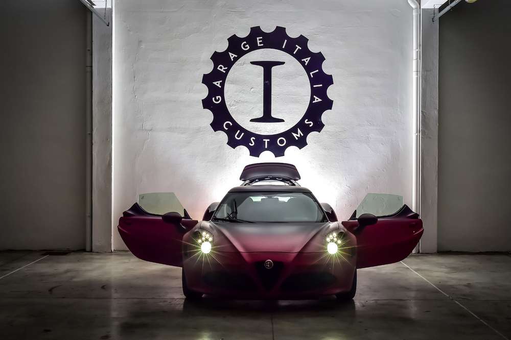 В Дубай привезли красно-черное Alfa Romeo 4C La Furiosa