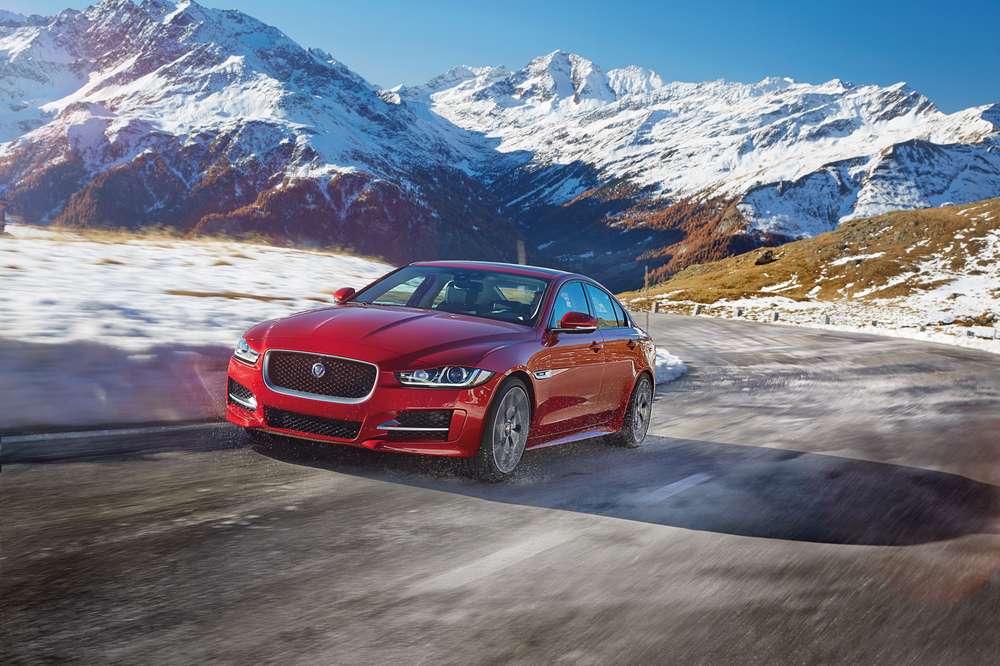 Jaguar XE для американцев стал полноприводным