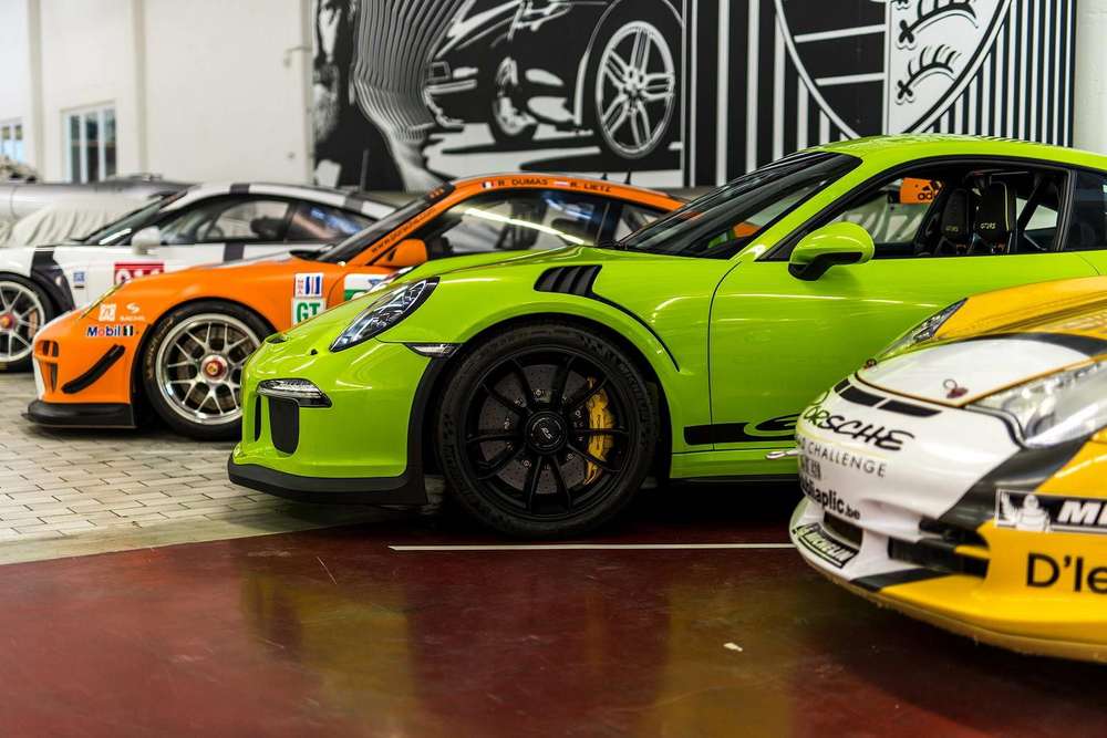 Porsche Exlusive раскрасили 911 GT3 RS в кислотные цвета