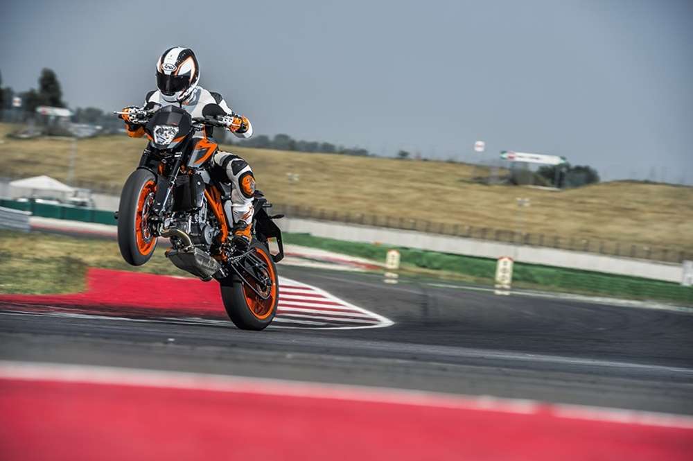 KTM 690 Duke 2016: наконец-то обновление