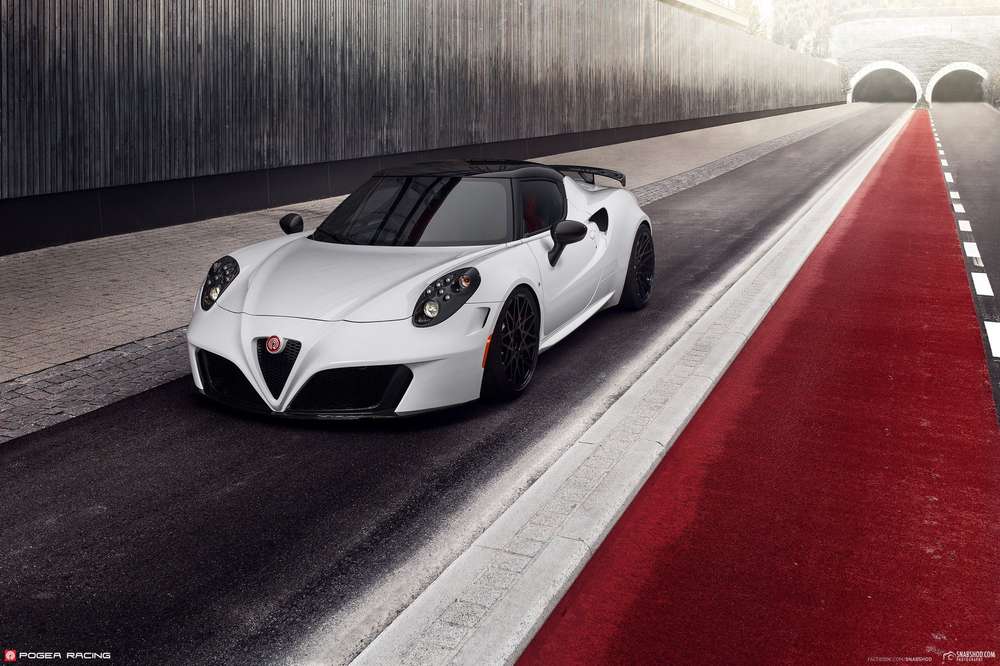 Спорткупе Alfa Romeo 4C разогнали до 300 километров в час