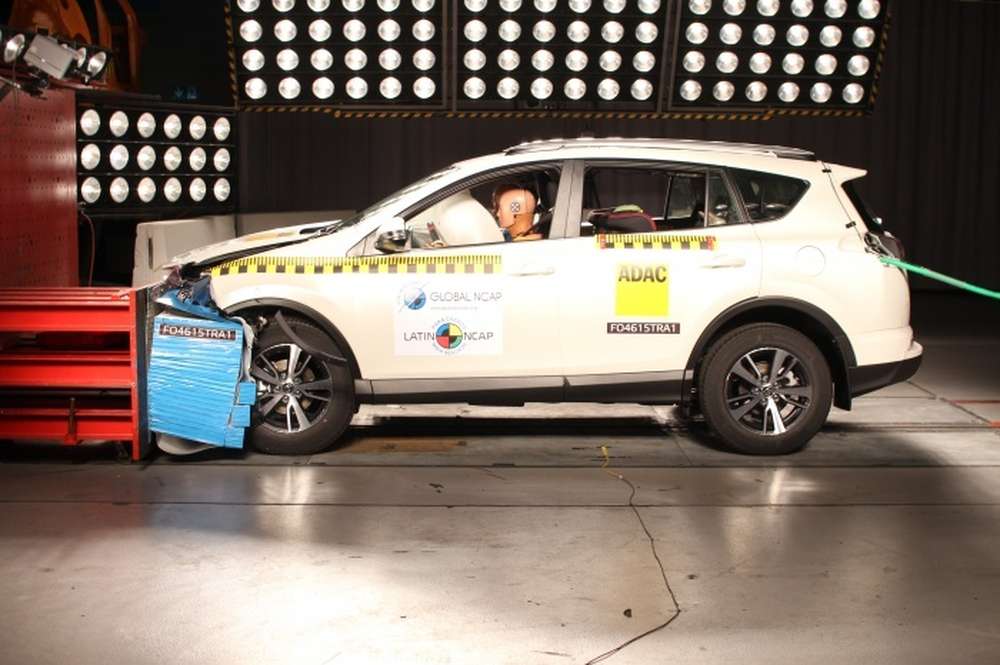 Эксперты Latin NCAP проверили на прочность Toyota RAV4