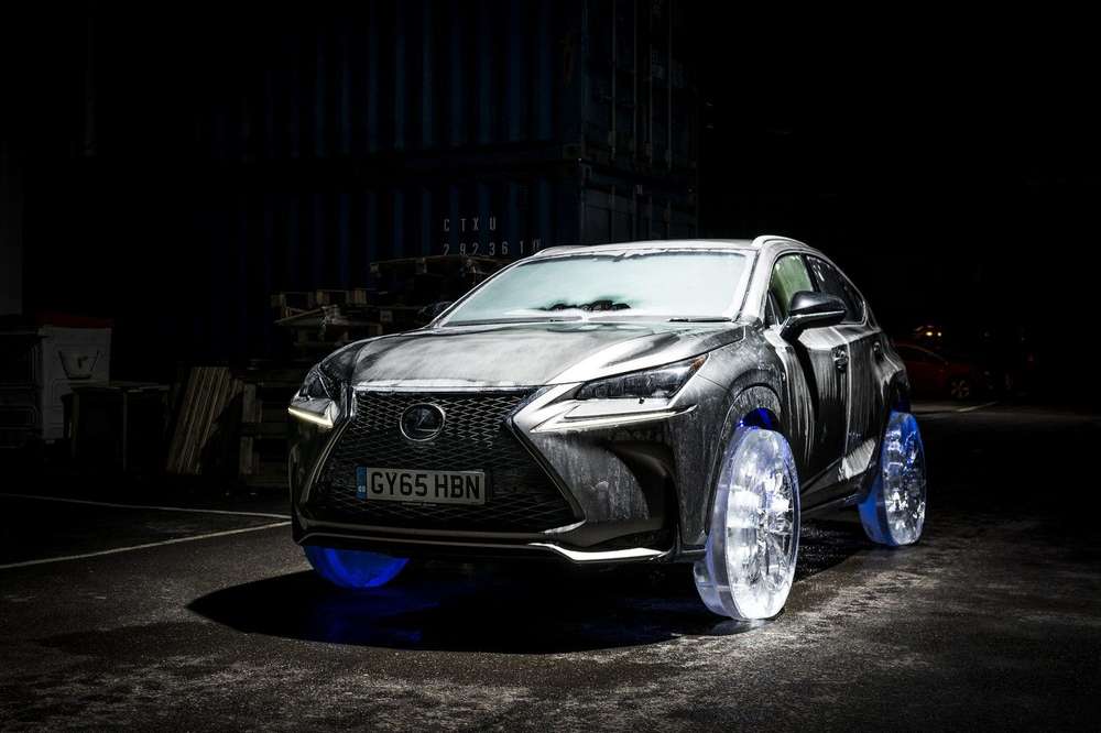 Кроссовер Lexus NX «обули» в ледяные колёса