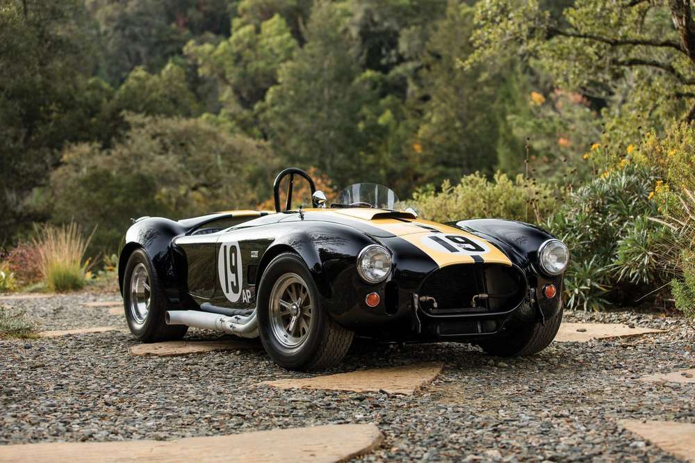 Спорткар Shelby Competition Cobra продадут на аукционе за 3 миллиона долларов