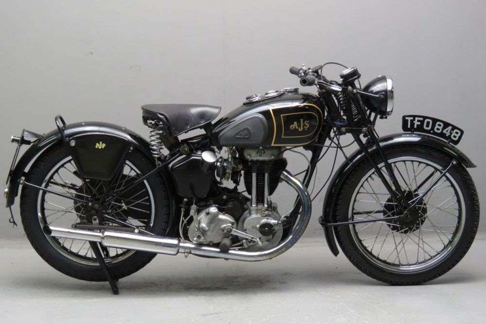 Старинный байк AJS M12 1939 модельного года