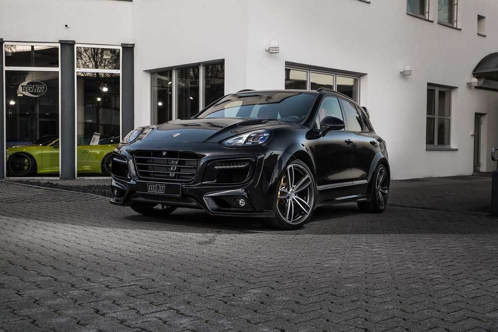 Porsche Cayenne Magnum от ателье TechArt стреляет разрывными