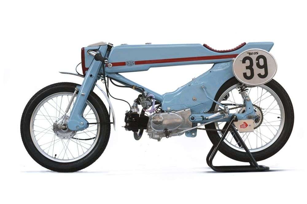 Кастомный байк Honda Super Cub Hot Rod от мастерской Deus Japan