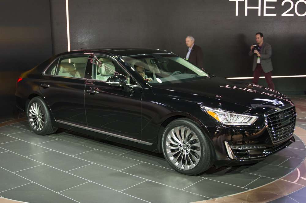 Флагманский седан Genesis G90 представлен на официальном уровне