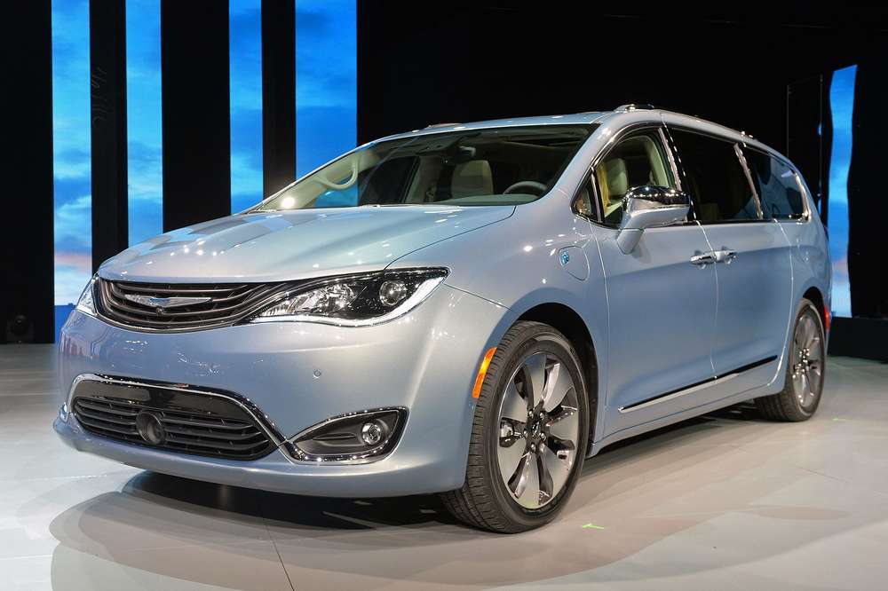 Компания Chrysler готовится представить общественности новый минивэн Pacifica