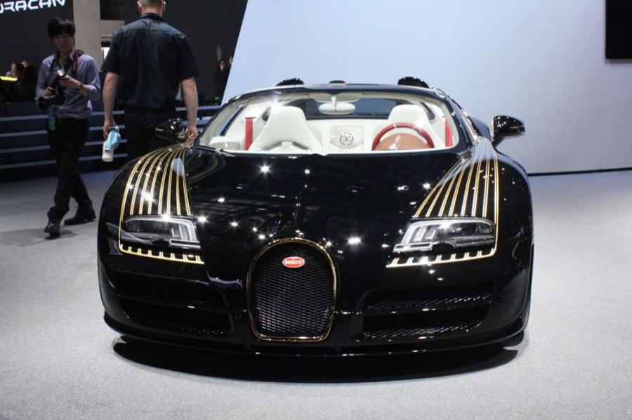 Спецверсию Bugatti Veyron оснастили золотыми деталями