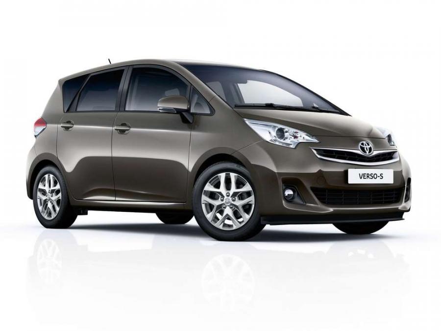 Toyota показывает обновленный компактвэн Verso-S