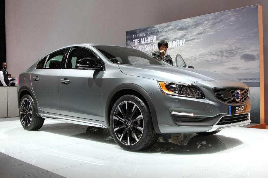 Volvo S60: из седана в кроссовер