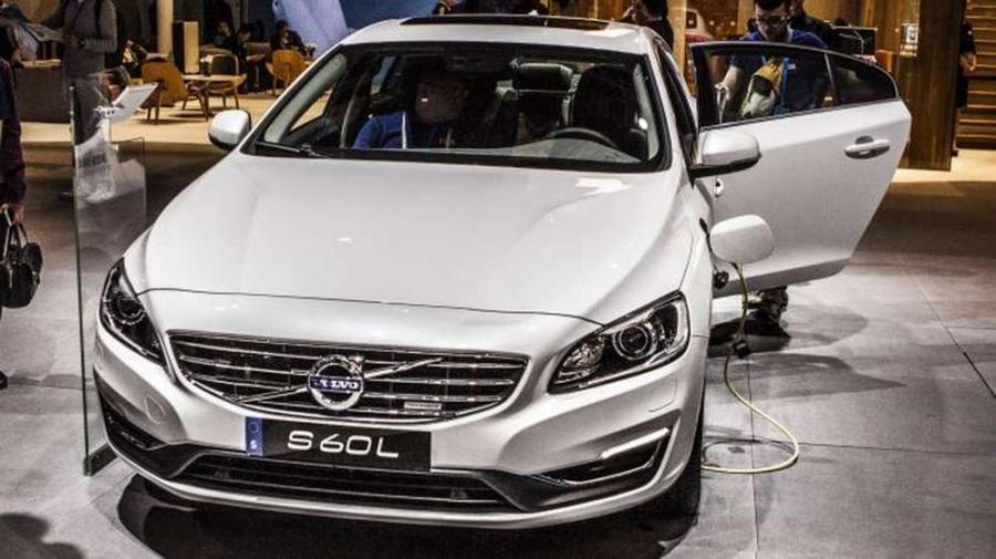 Удлинённый Volvo S60L T6 Twin Engine: 306 «лошадей» на пару