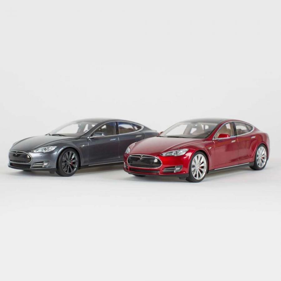 Tesla показала коллекционные мини-модели Model S