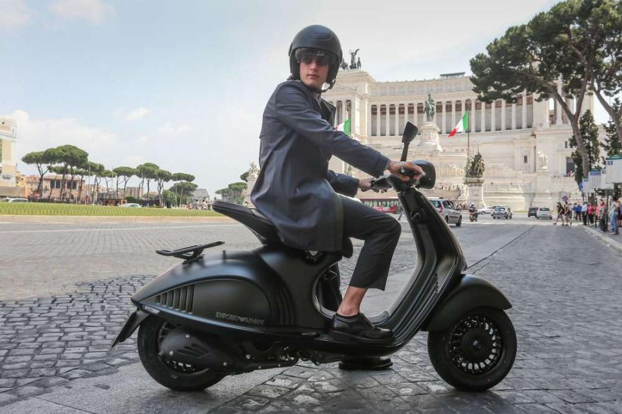 Vespa hot sale 946 armani